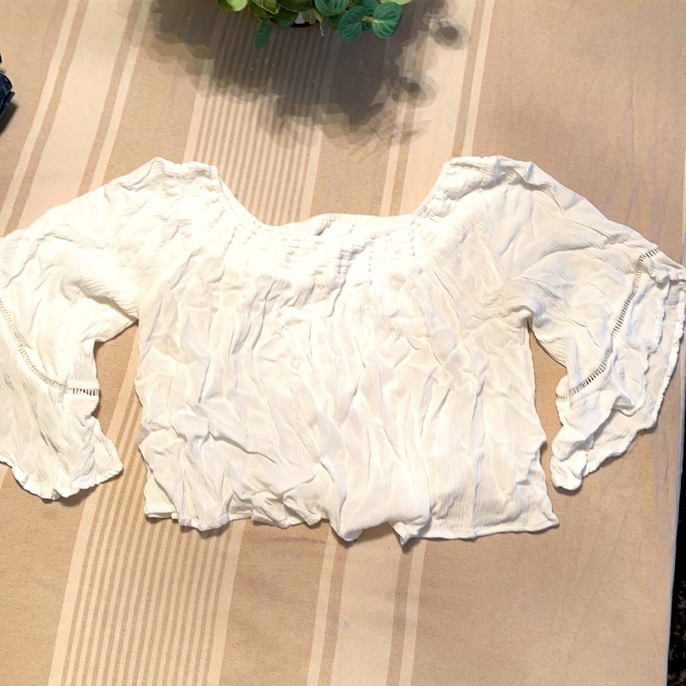 Off the shoulder bell sleeve crop top